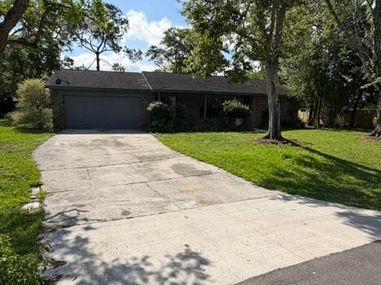 2375 Kirkwall St — Photo 1