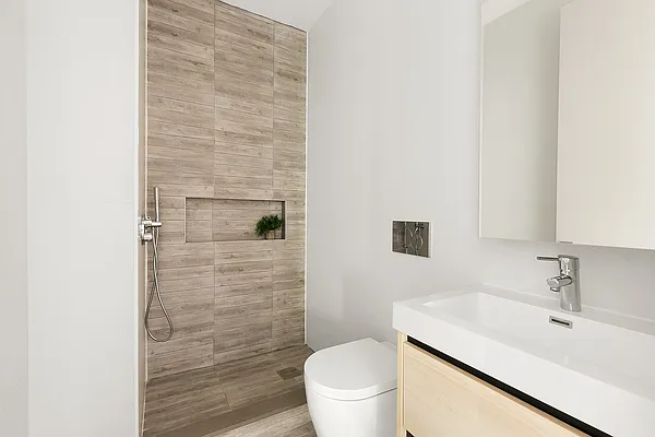 Sold by Nest Seekers International | media 6