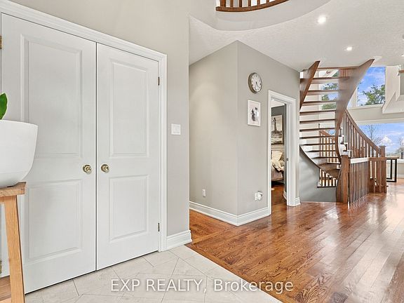 4th image of 220 River Rd E
