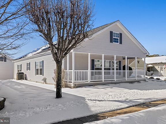 3rd image of 46 Paul Revere Ct