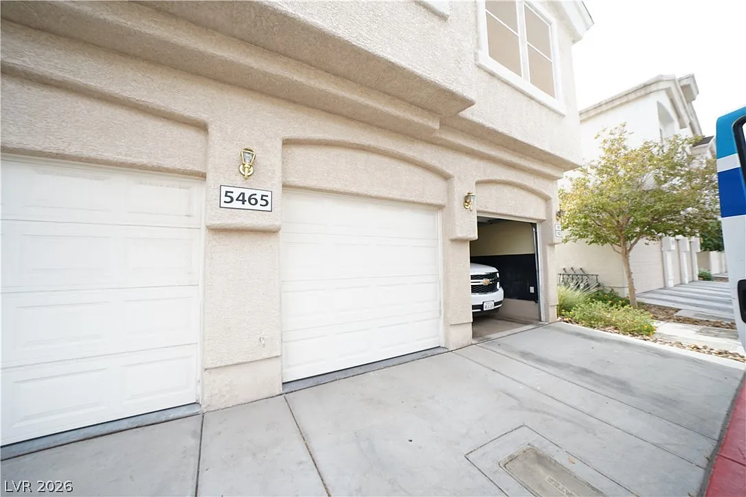 2 bed, 2.0 bath, 1069 sqft, $1,440 — Photo 1