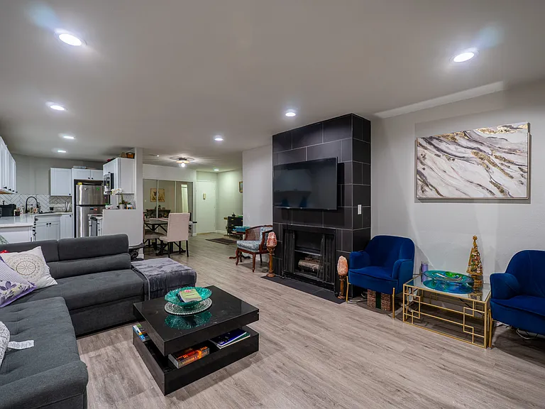 1124 N La Cienega Blvd #108 — Photo 13