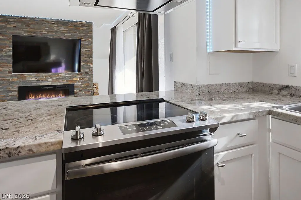 2 bed, 2.0 bath, 908 sqft, $1,400 — Photo 3