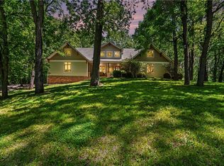 7605 E Forest Lakes Dr, Kansas City, MO 64152