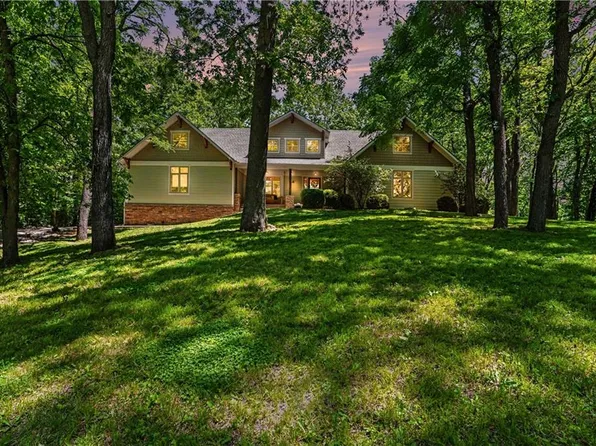 7605 E Forest Lakes Dr, Kansas City, MO 64152