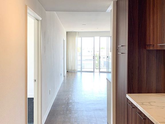 3rd image of 733 N Hudson Ave APT 217