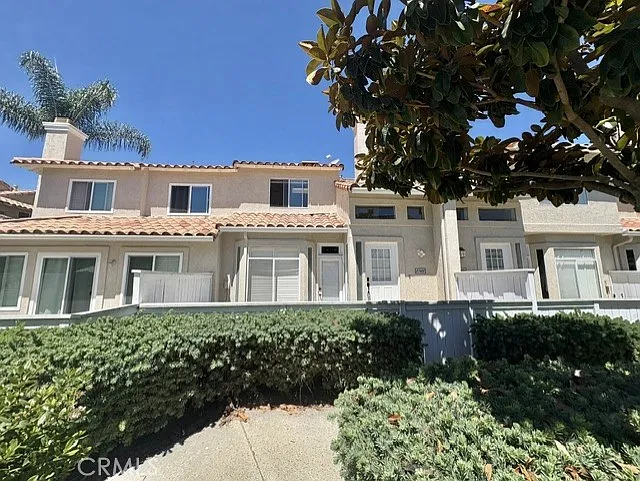2 bed, 1030 sqft, $3,600 — Photo 3