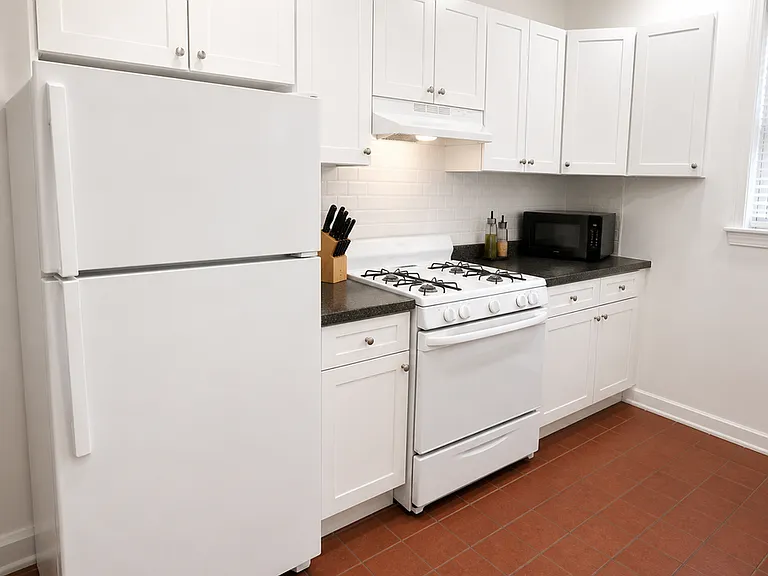 646 W Oakdale Ave #1R — Photo 4