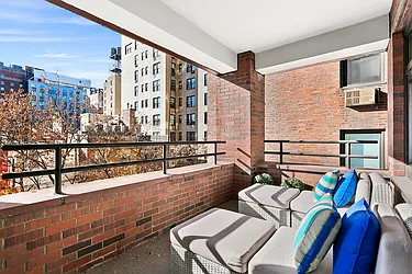 Rented by New York Casas Ltd.