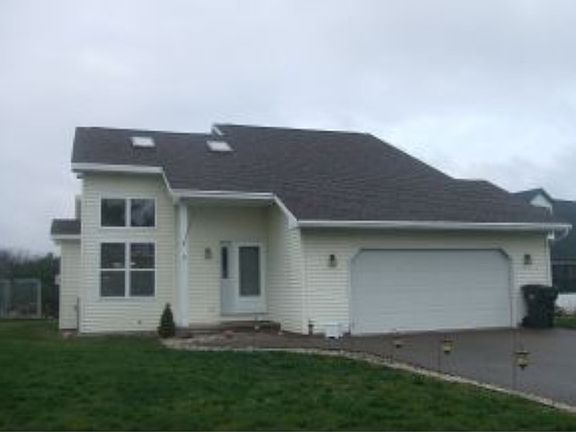 3rd image of 826 Sunridge Dr