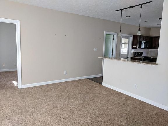 5th image of 303 N Blackburn Ave