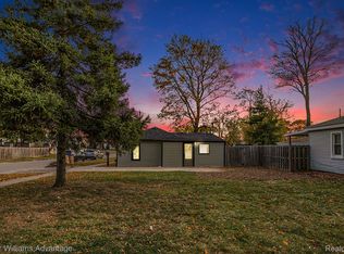 995 Boston Ave, Waterford, MI 48328