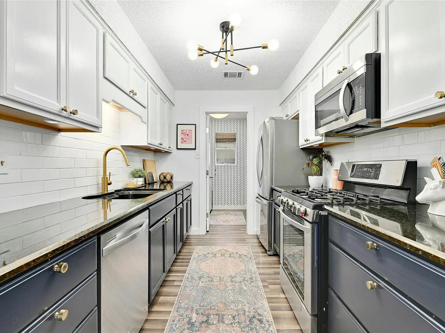3 bed, 2.0 bath, 1478 sqft, $2,395 — Photo 4