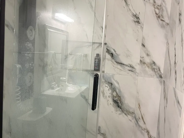 Bad room #2 with led multi-functional shower area