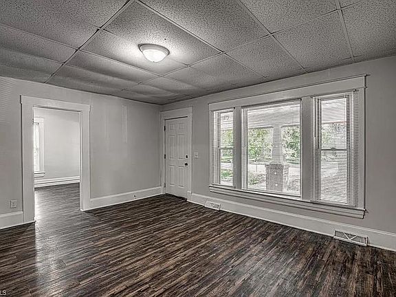 4th image of 305 4th St