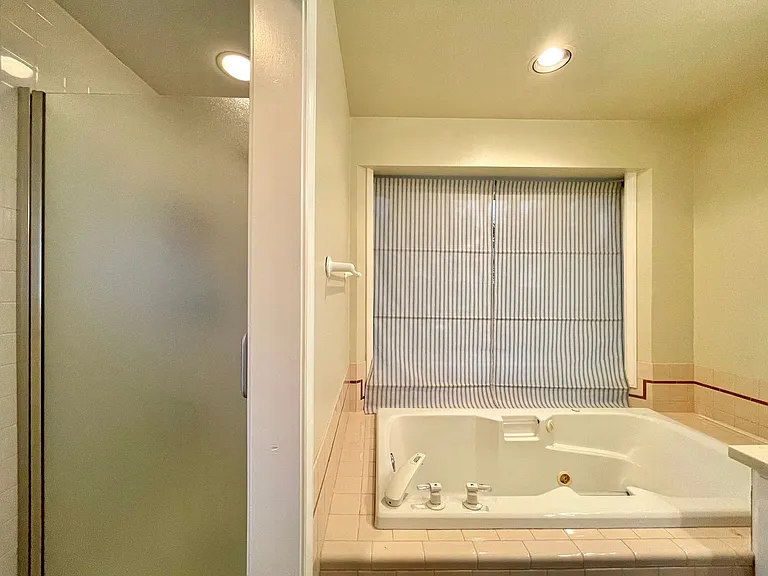 3023 NE 192nd St — Photo 25