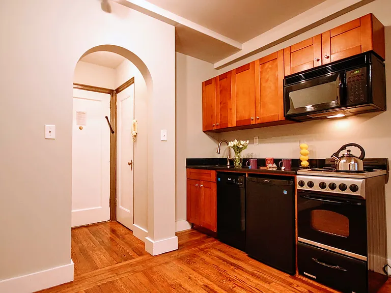 11 Waverly Pl #6N — Photo 1