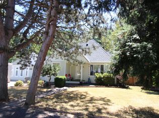 1054 NE Faloma Rd, Portland, OR 97211