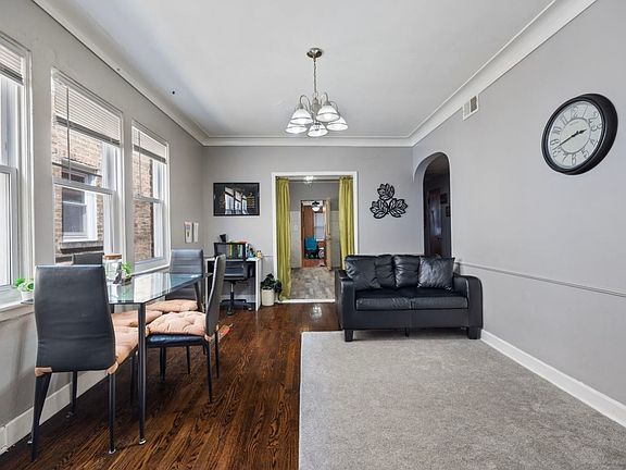 3rd image of 5639 N Saint Louis Ave Unit 2