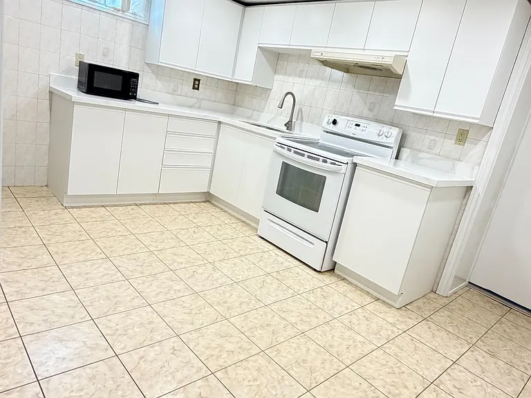 5 Rockport Cres #BASEMENT — Photo 4