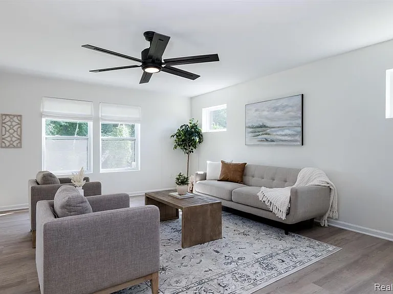 425 Knollwood Dr — Photo 10