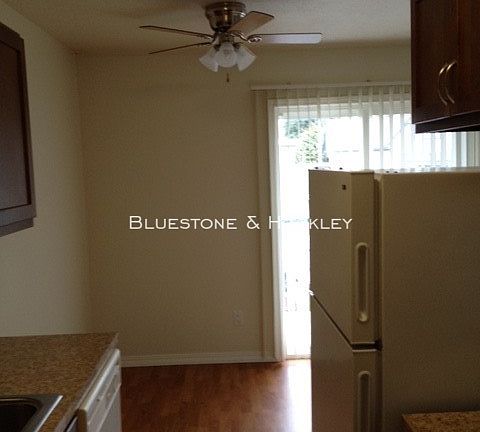 4th image of 2631 SE Willard St