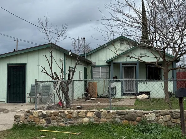 2201 Kenneth St, Modesto, CA 95351
