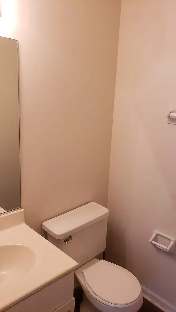 Spacious 3 Bedroom 2.5 Bath Condo in sought after Tabb School District! — Photo 4