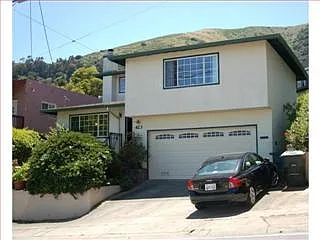 423 Klamath St photo 1