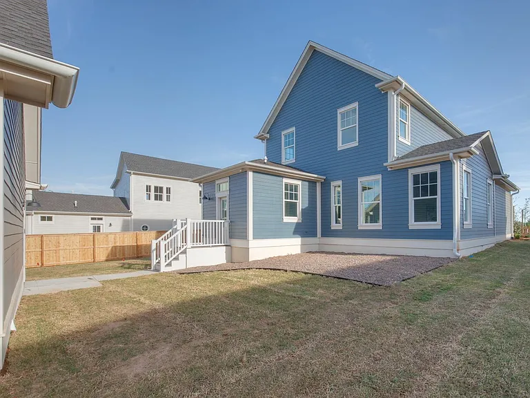 18434 Sweetwater Ln — Photo 4
