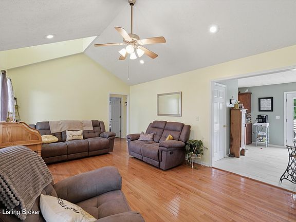 5th image of 104 Dayhill Ct