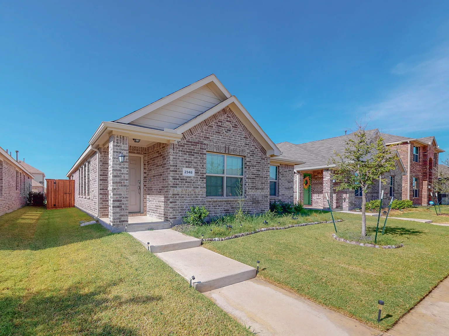 3 bed, 1367 sqft, $1,899 — Photo 1
