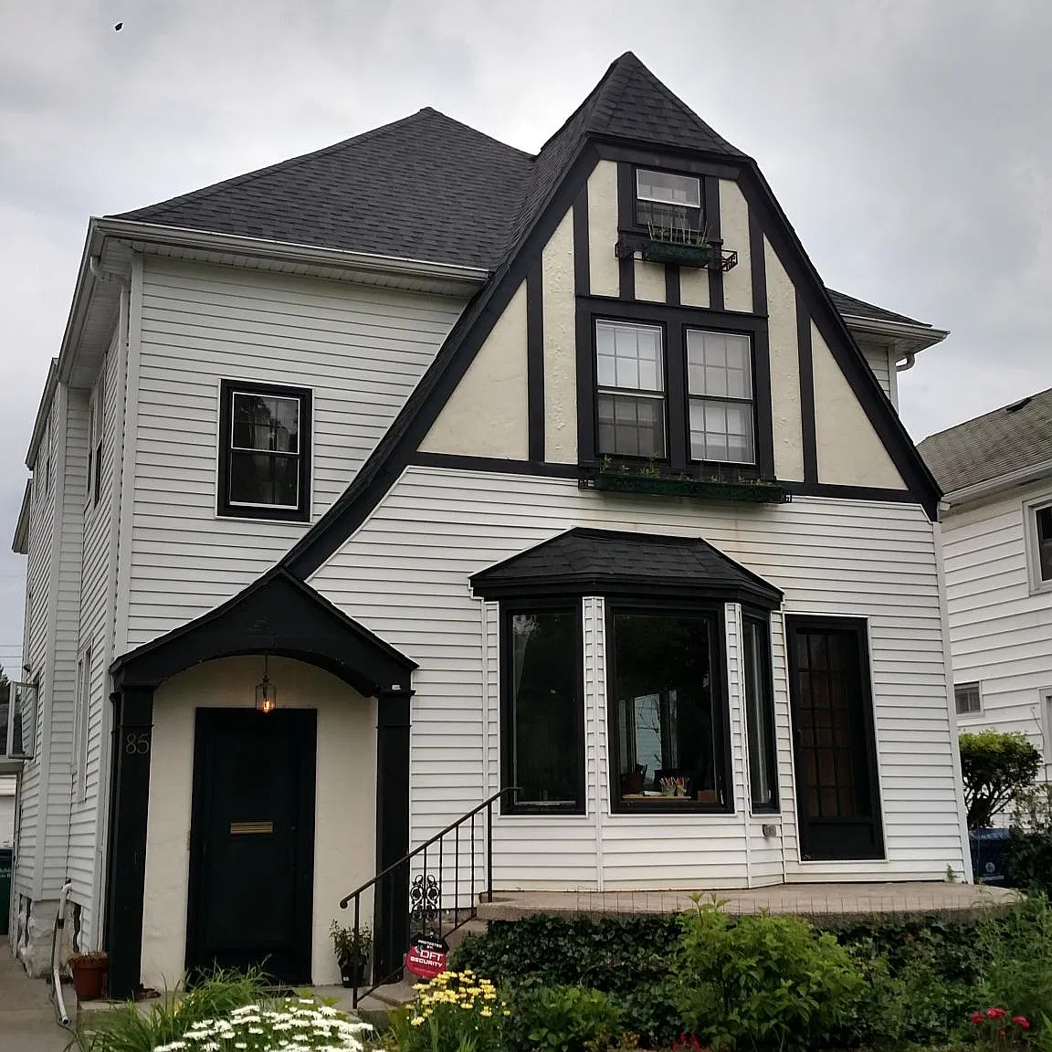 85 Knox Ave — Photo 1