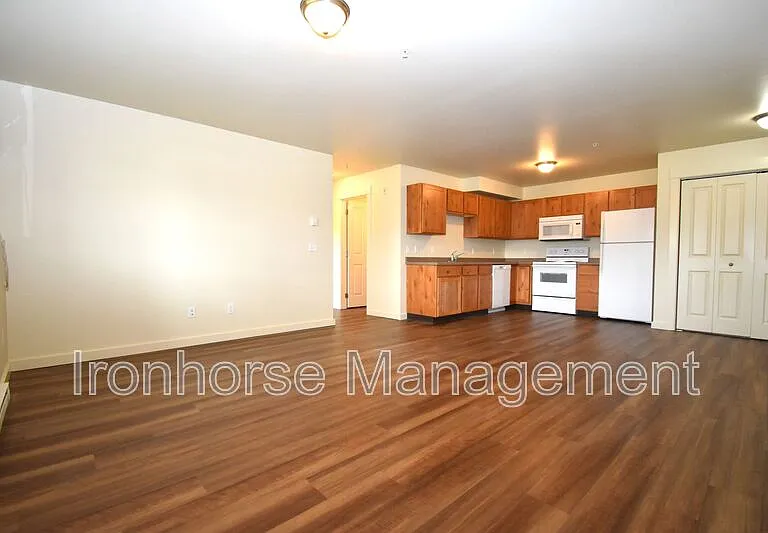 807 W Villard St #13 — Photo 3