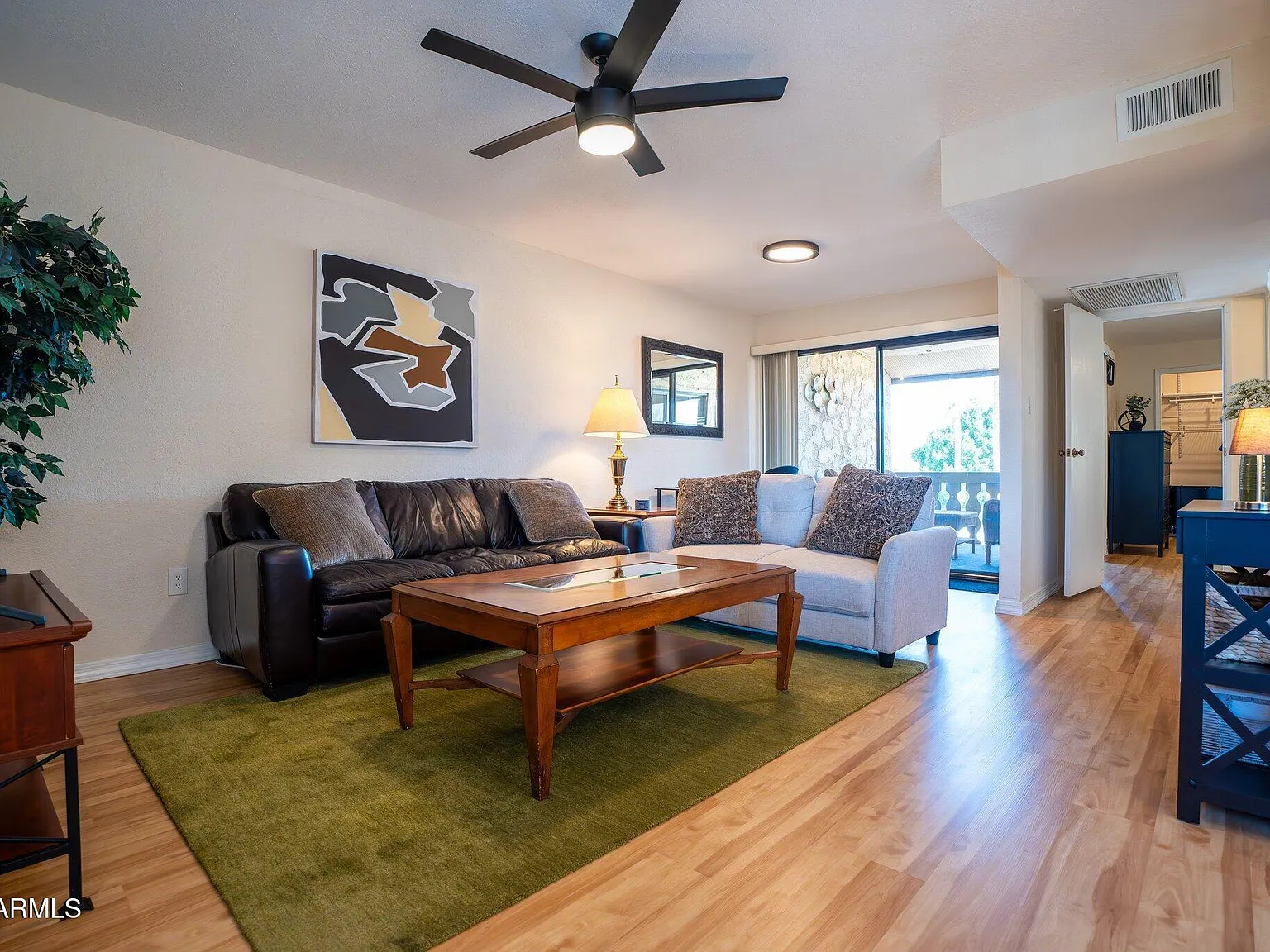 1 bed, 1.0 bath, 726 sqft, $1,650 — Photo 2