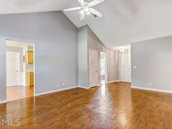 4th image of 92 Silver Fox Dr