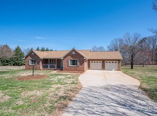 1922 Dogwood Flower Ln, Lincolnton, NC 28092