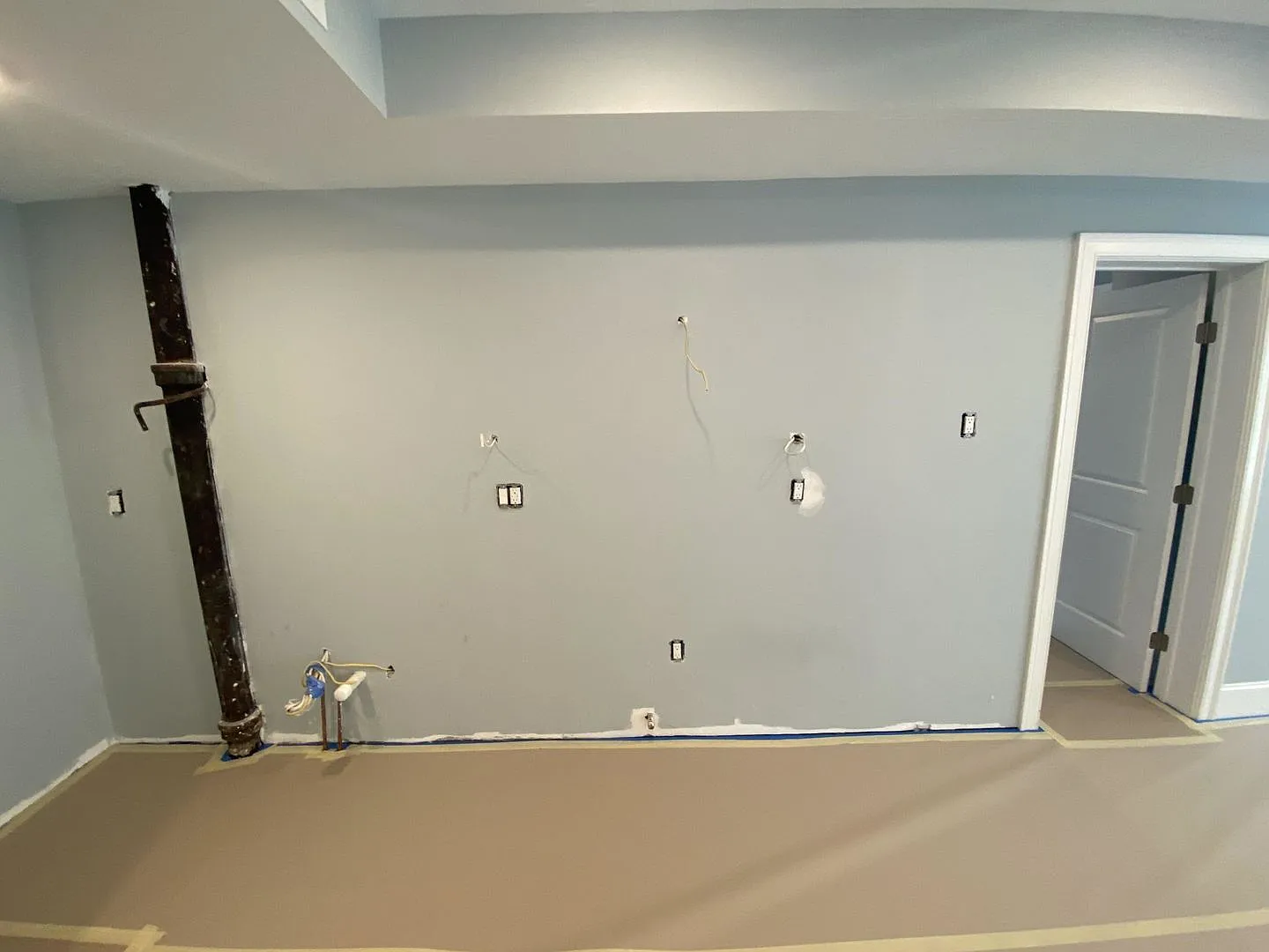 Giant 5 Bed 2 Bath Minutes form the Green Line — Photo 3