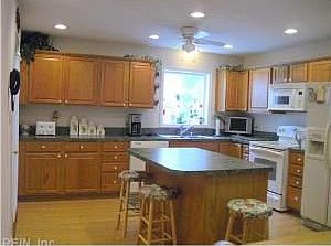 4th image of 811 Lancaster Ln