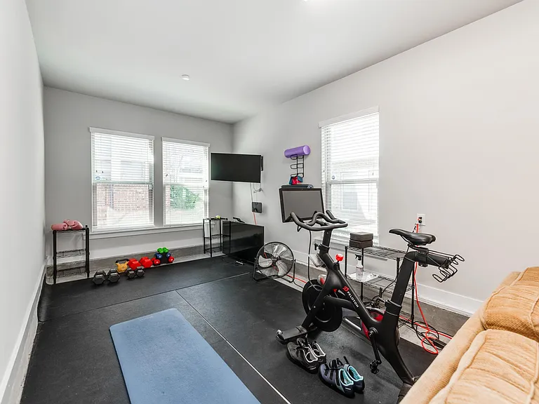 16031 Roscoe Ln — Photo 35