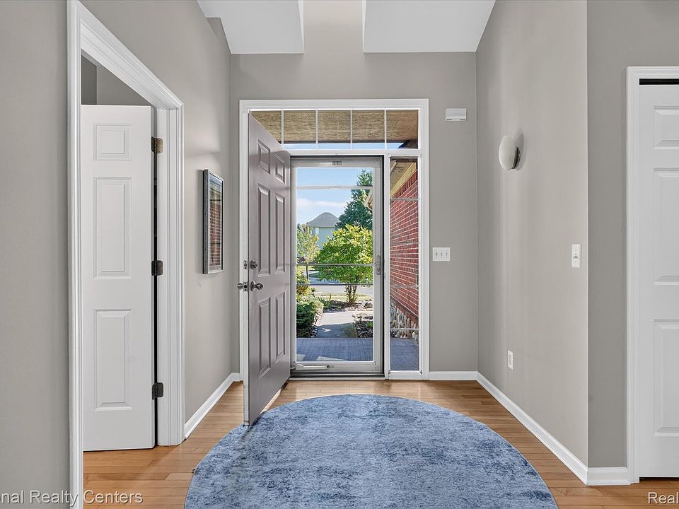 5590 River Park Ct, photo 6