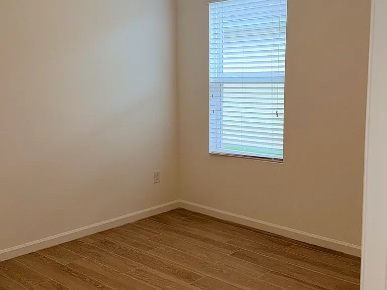 1522 Lexington Sq SW — Photo 27