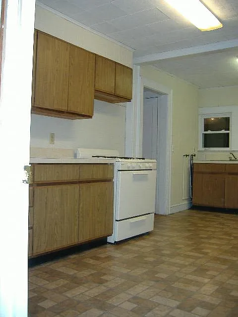 1940 Thomaston Ave — Photo 3