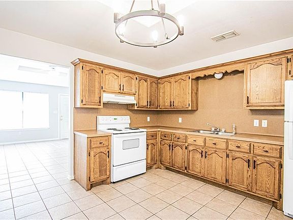 5th image of 1904 Aruba Dr APT C