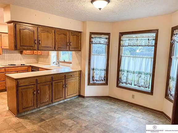 4th image of 10418 Adams Dr