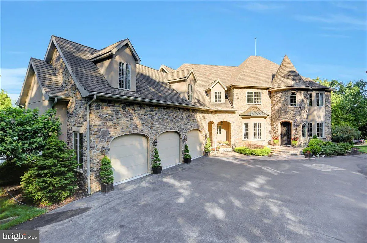 12565 Stone Crest Cir photo 1