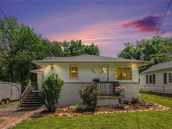 1507 N McCoy St, Independence, MO 64050
