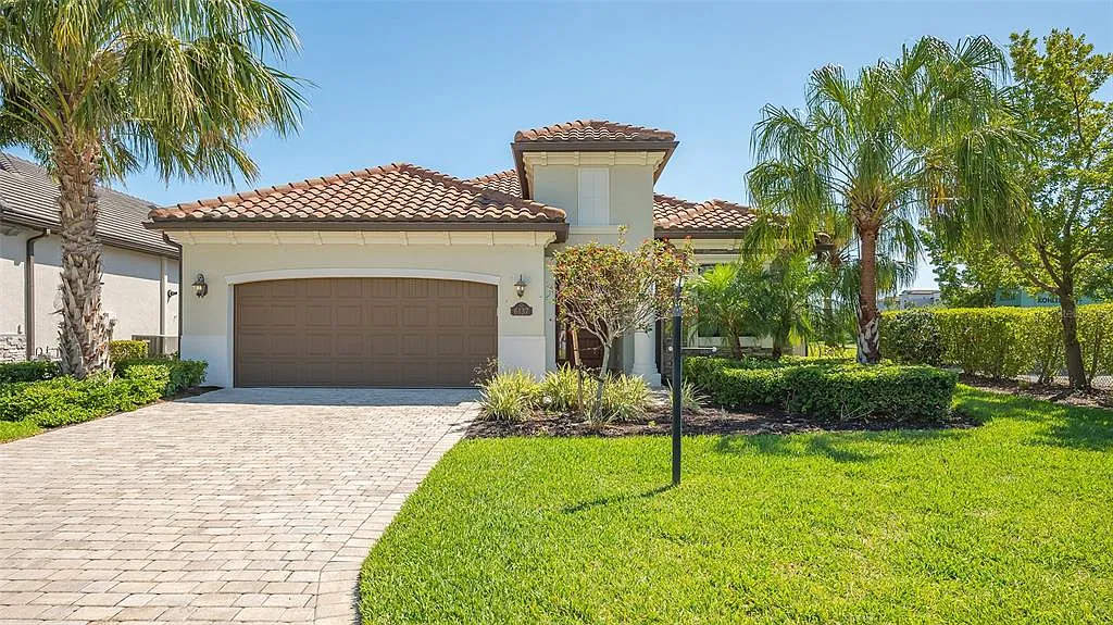 3 bed, 2.0 bath, 2248 sqft, $11,000 — Photo 2