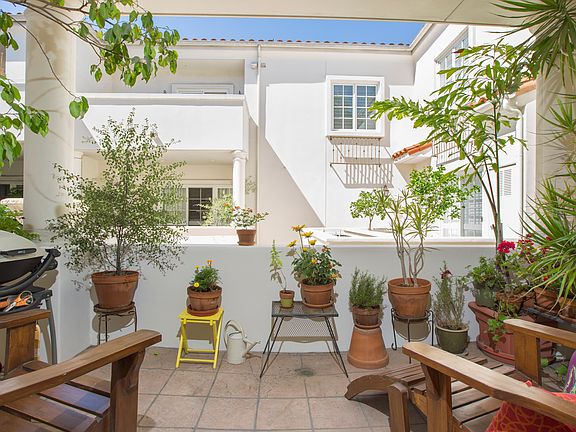 5th image of 851 N San Vicente Blvd APT 131