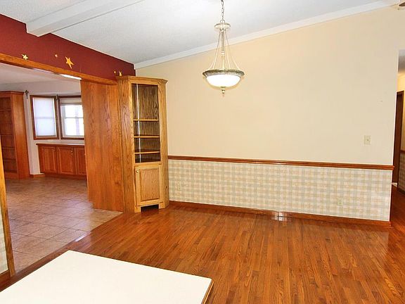 5th image of 1301 Greenway Dr